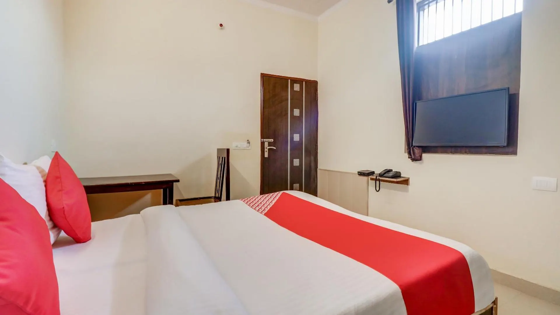 Hotel O Sapphire Near Omaxe Gurgaon Mall 4*,