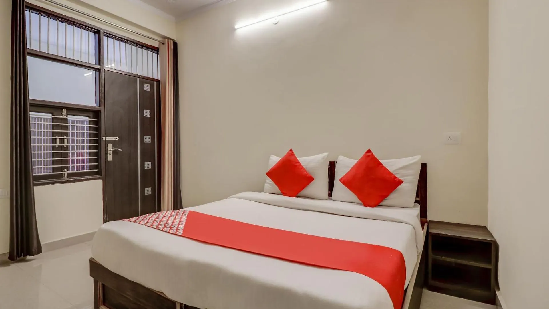 Hotel O Sapphire Near Omaxe Gurgaon Mall